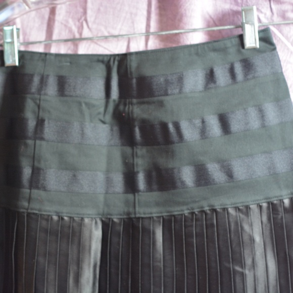 Ribbed Black mini Skirt SZ 6 - Picture 2 of 3